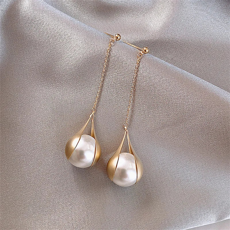 THE GOLDEN COCOON PEARL DROPS